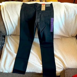 Brand new with tags women’s Levi’s 311 jeans